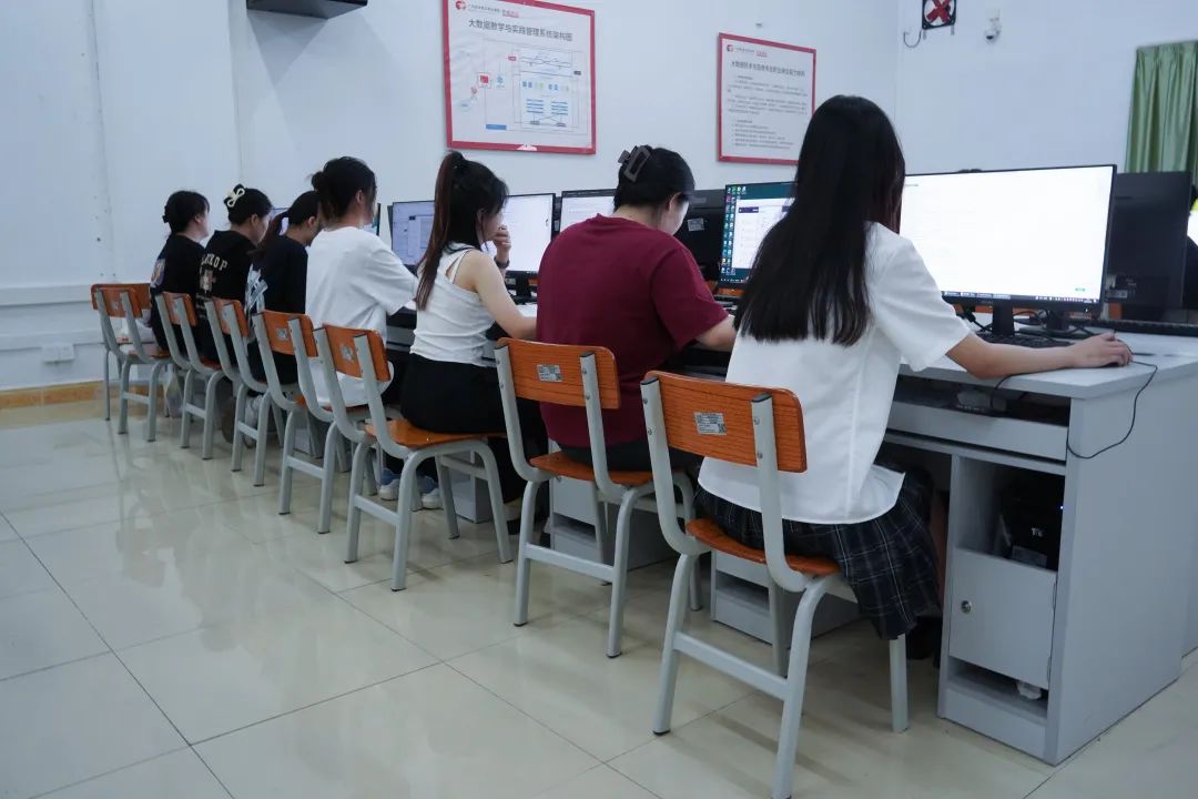 师姐带你飞！解锁这个国家级课程加持的学院有多牛！