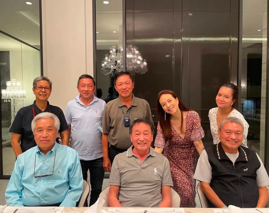 56岁泰国名媛：爱马仕随心背，带队打世界杯，还是泰王白月光？