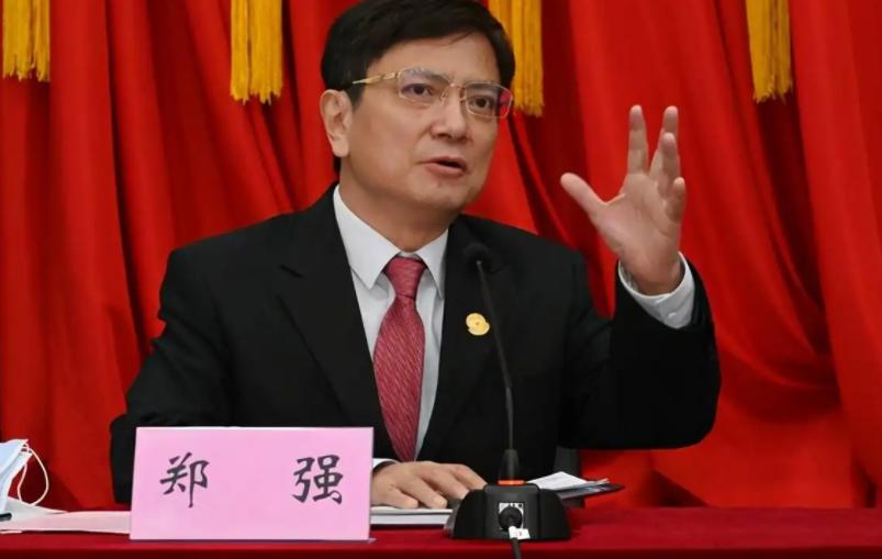 最牛愤青校长郑强讲话,郑强校长讲述真话