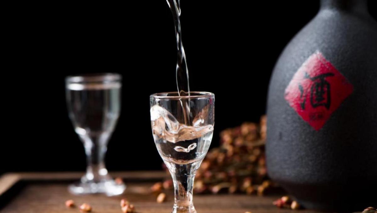 哪个品牌低端白酒最好喝,800元内公认十款口感最好的白酒