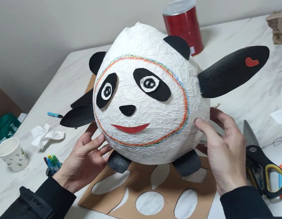 来吧~展示！谁能拒绝花灯版“冰墩墩”“雪容融”