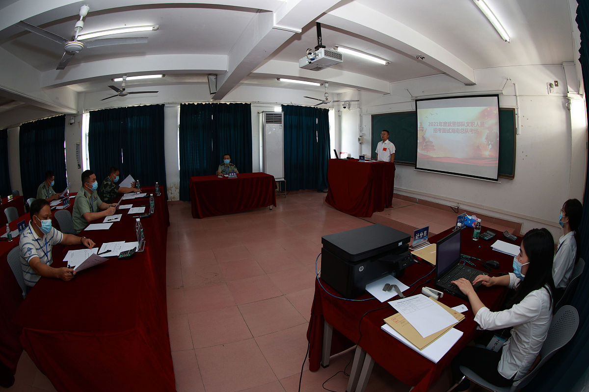 部队文职转业后是公务员待遇吗,军队文职待遇和公务员的区别