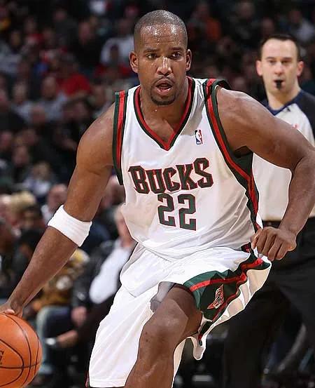 雄鹿队vs迈克尔里德,雄鹿队迈克尔里德投篮视频