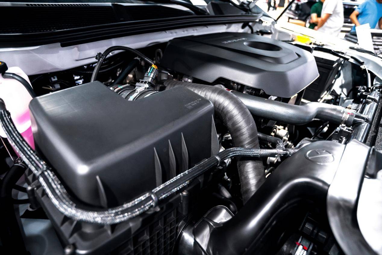 五十铃皮卡铃拓和d-max外观区别,五十铃皮卡铃拓2.5t四驱手动测试