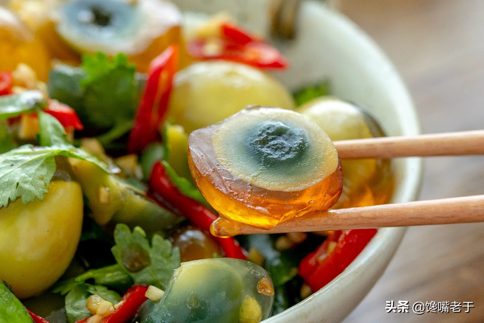 刚买回来的皮蛋还要煮吗,皮蛋蛋清部分化了能吃吗