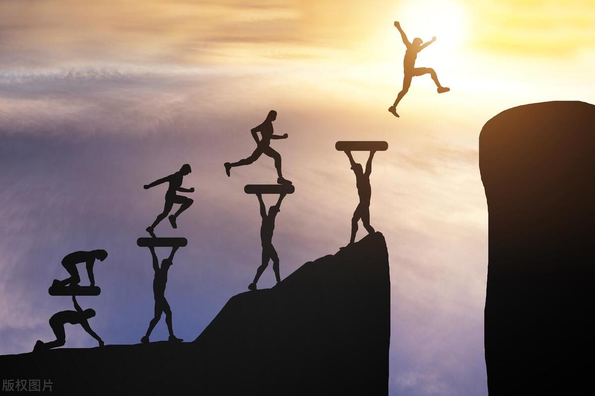 公司说休息一个月,公司安排员工轮休工资怎么算