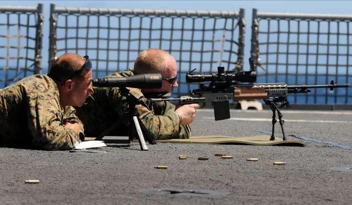 现实中的mk14ebr增强型射手步枪,mk14ebr和dmr