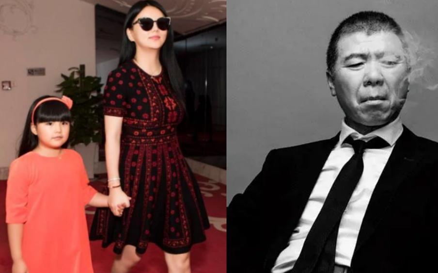 鹿晗关晓彤公开合照捂脸,鹿晗关晓彤与路人合照曝光