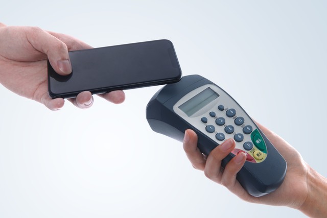 电子商务抢占传统零售业的市场,电子商务在零售行业的发展现状