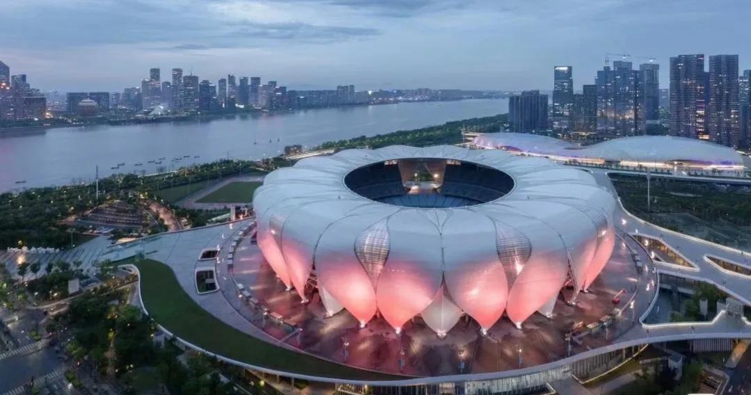 最大的体育场能容纳多少人,中国最大的10个体育场