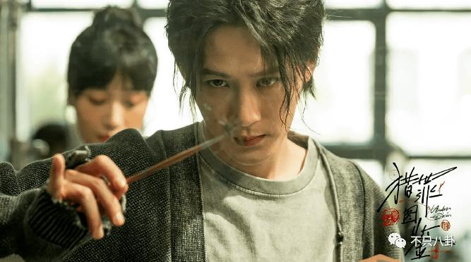 好甜，她嫁给自己的漫画主人公啦