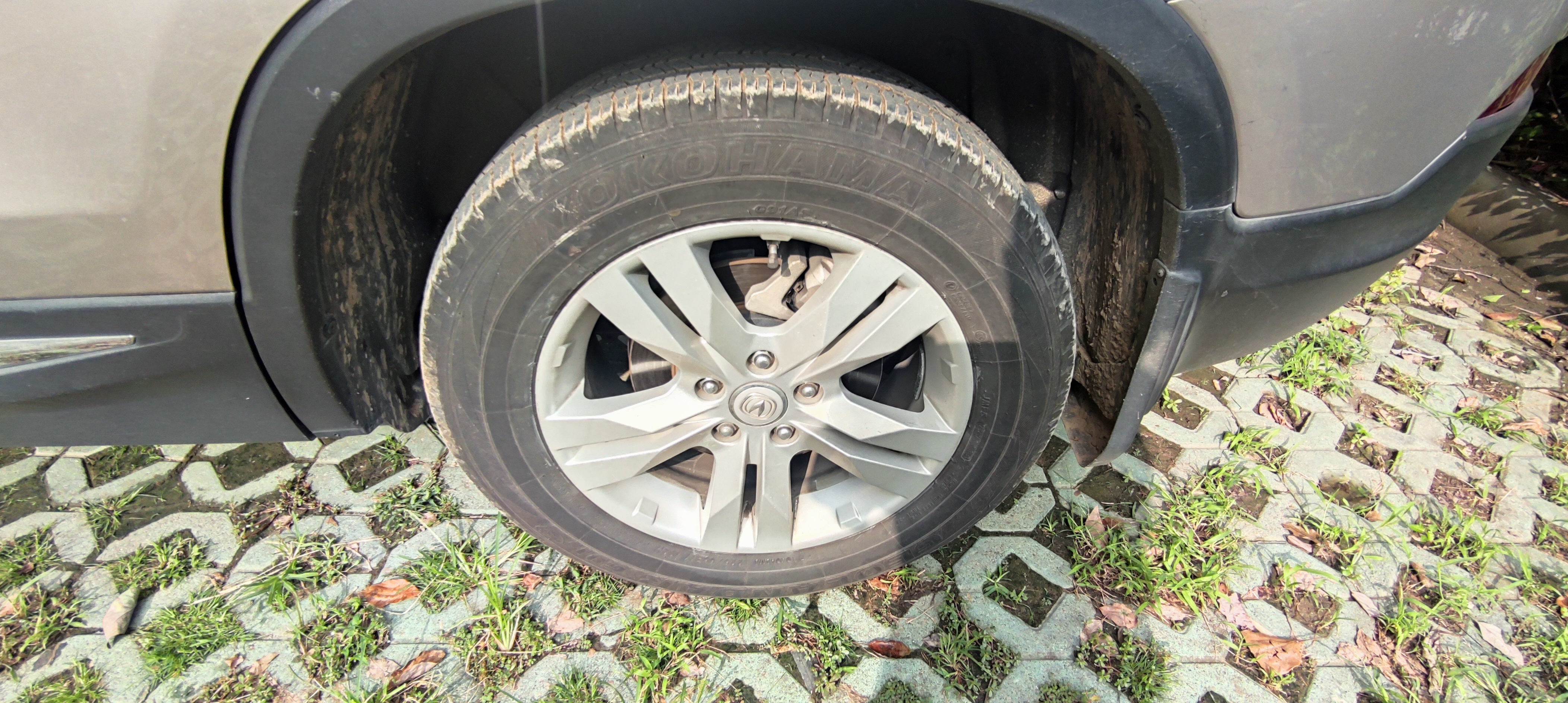 胎压过高对行车有没有影响,胎压低影响行车安全吗