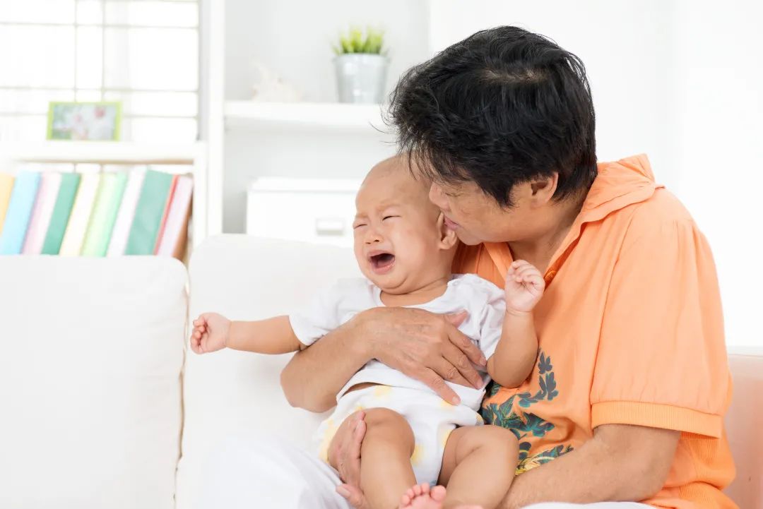 孩子一哭就是肠绞痛,有什么办法可以缓解肠绞痛哭闹
