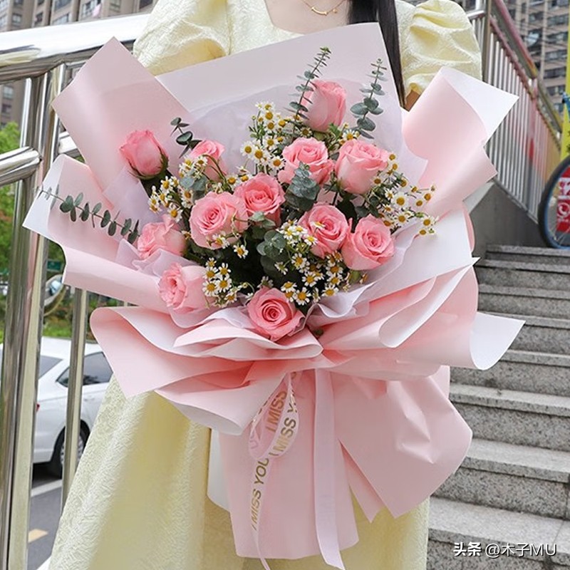 男生送女生11朵玫瑰代表什么意思,送追求的女生11朵玫瑰应该说什么