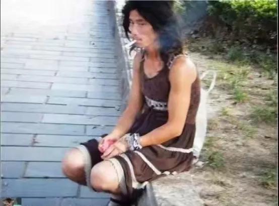 47岁犀利哥现状,当年风靡一时的犀利哥相片