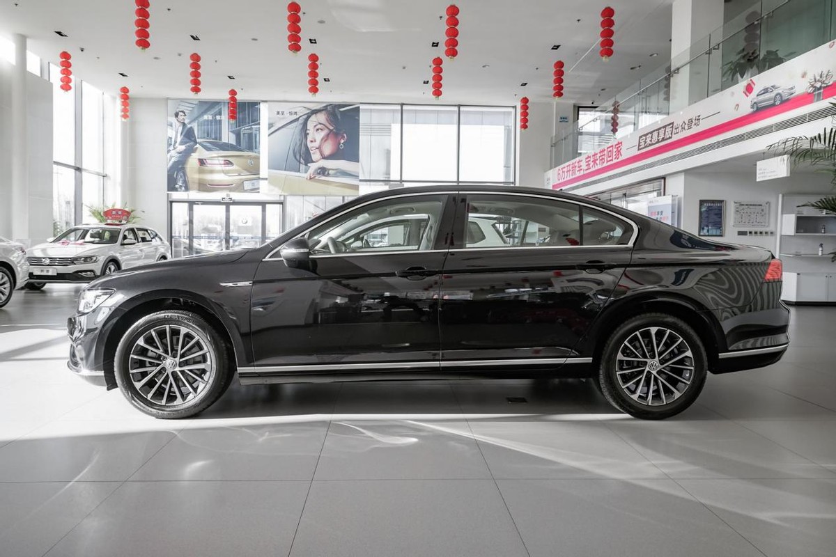 丰田凯美瑞大众迈腾广本雅阁对比,同档次的本田雅阁和凯美瑞哪个好