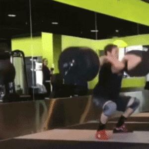 教练辅助女学员深蹲,教练辅助女生深蹲150kg