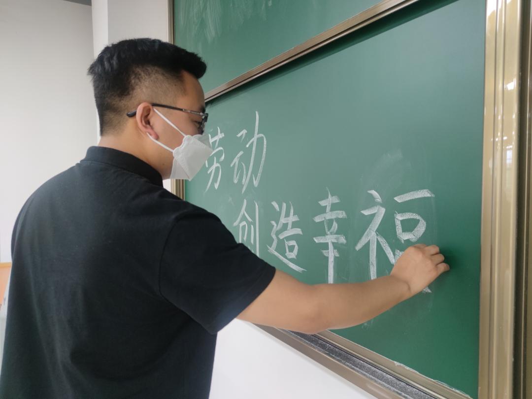 致敬平凡的劳动者图,致敬最朴素的劳动者图片