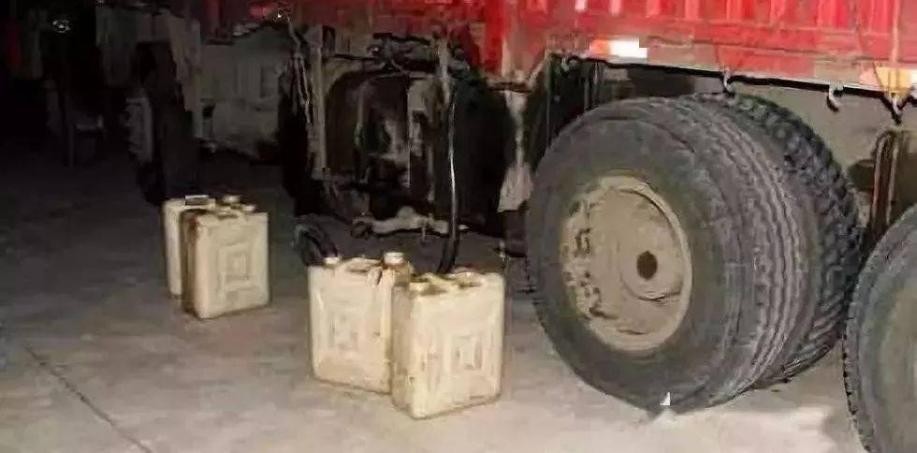 90后卡车夫妻记录卡车生活,1700万卡车夫妻的真实生活