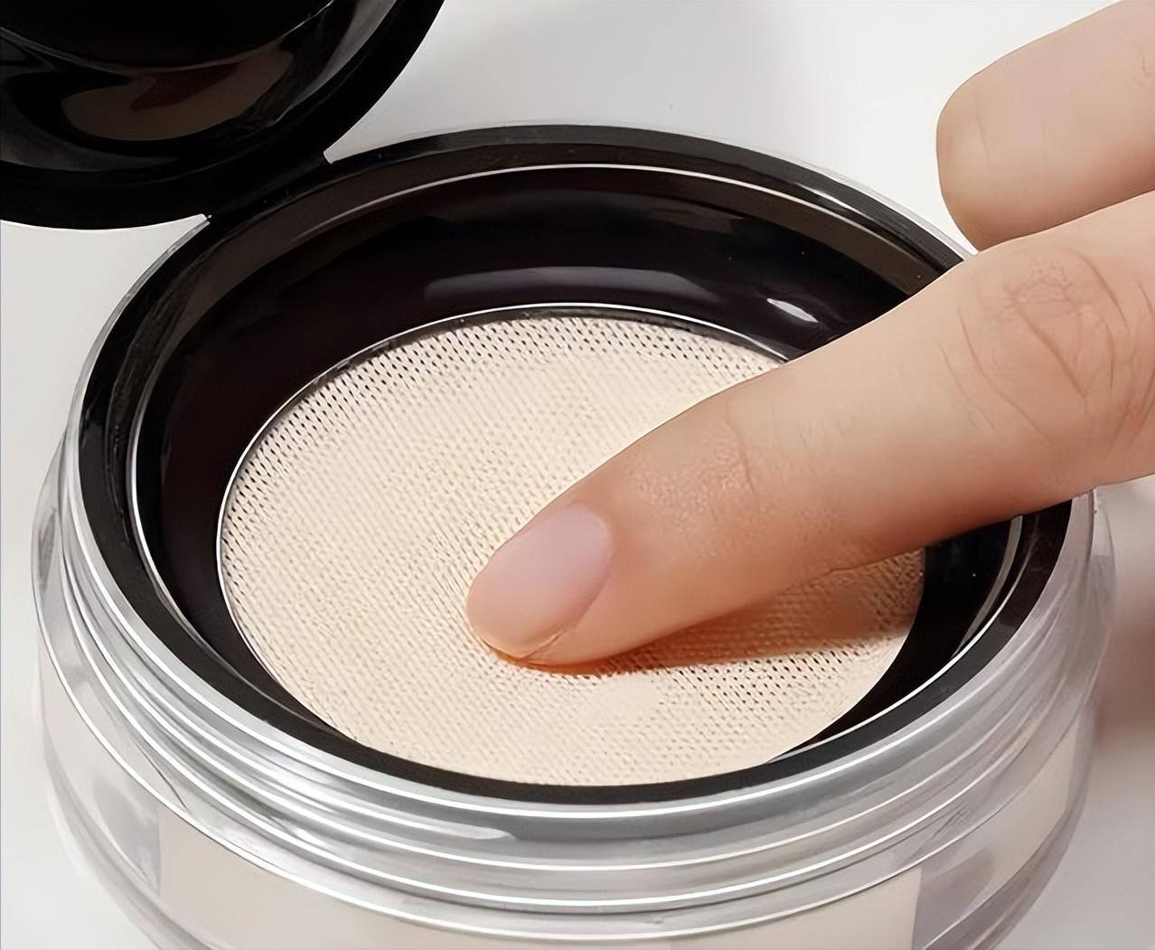 戴口罩不脱妆的定妆喷雾,戴口罩脱妆的正确方法