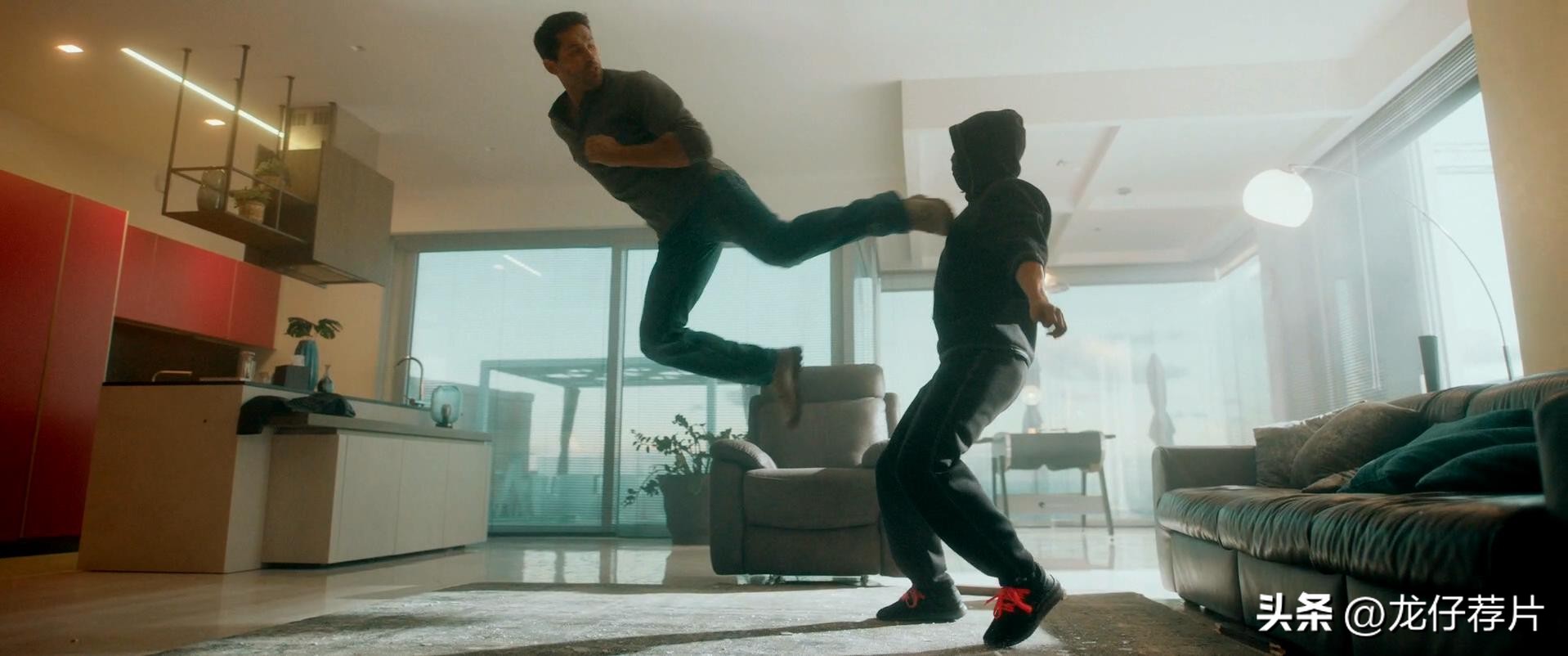 2022年十部超好看的硬核动作片，炸街、飙车、丧尸、海战，全齐了