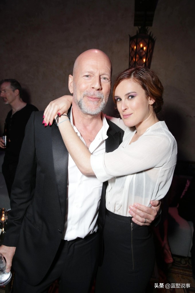 布鲁斯威利斯年轻图,布鲁斯威利斯最帅的照片