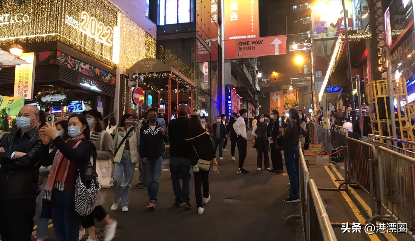 最近港人挤爆的这个地方，是香港八卦第一产地