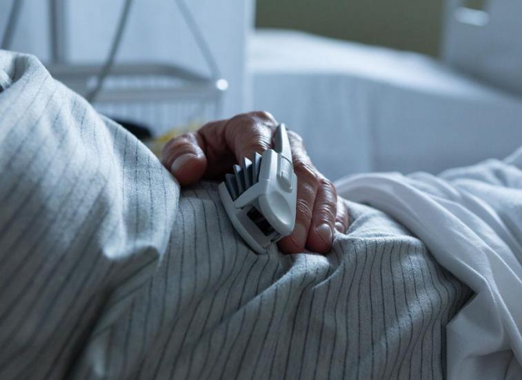 安保徒手接住跳楼女孩,保安接住跳楼女孩后续结果