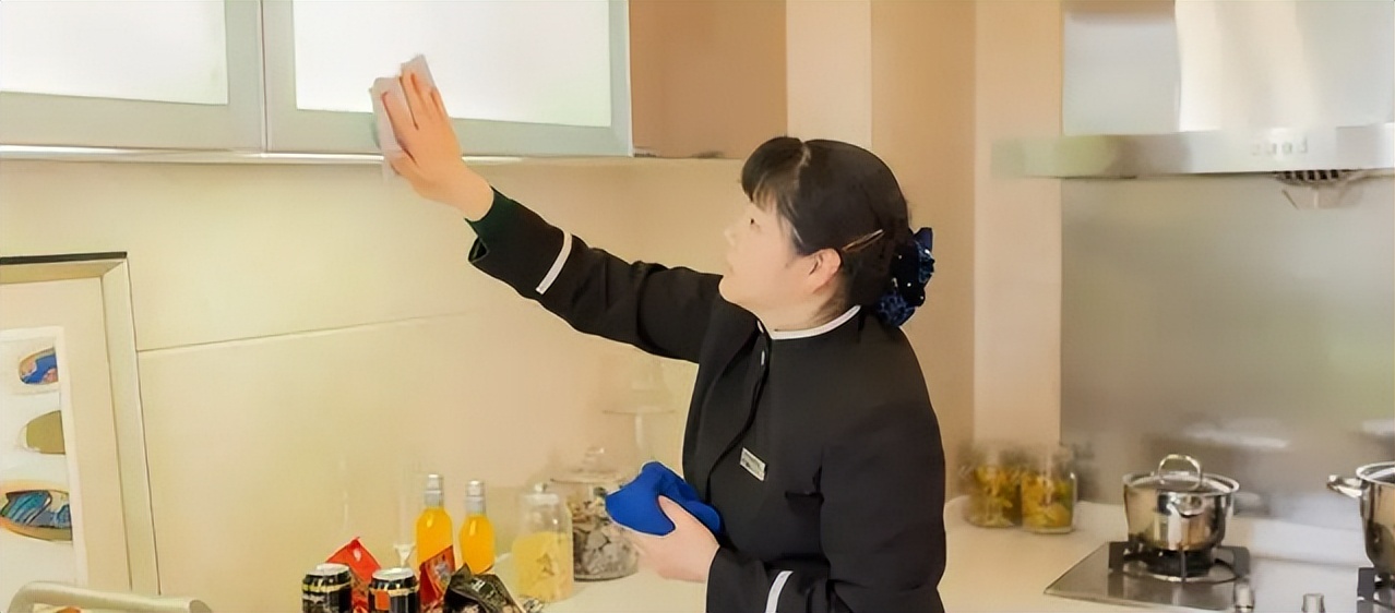 北京中产家庭保洁阿姨条件曝光，戳穿了多少高学历年轻人的遮羞布