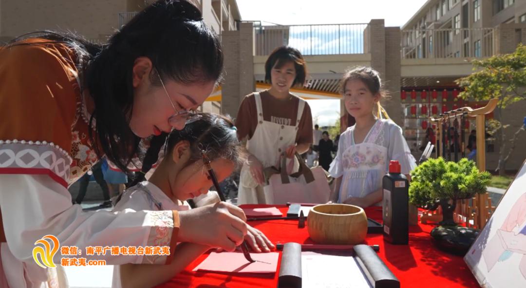 新学期新气象直击开学第一天,开学季新校园新活力