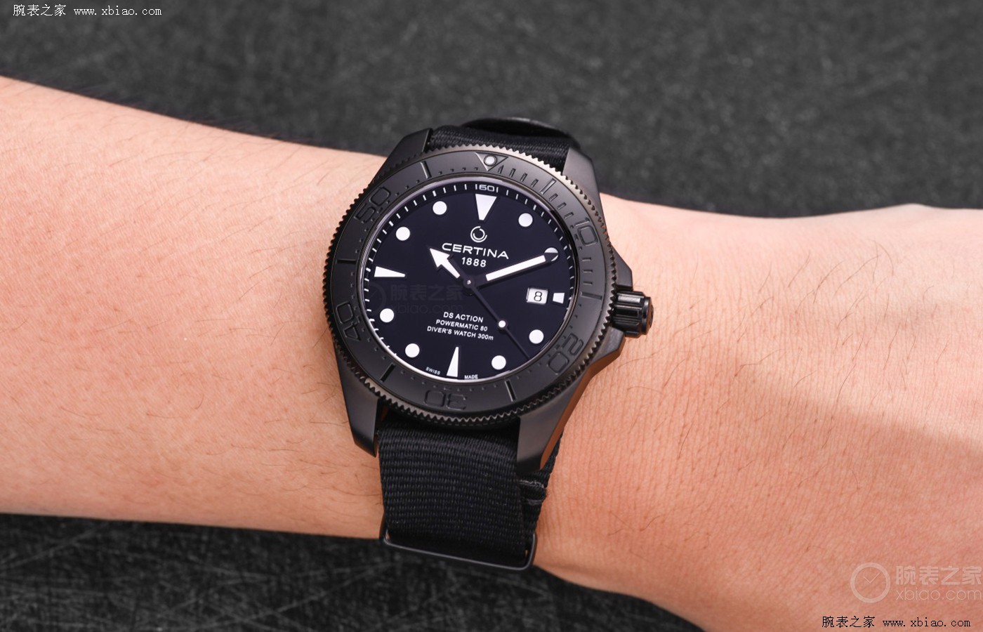 深海中的一抹暗影品鉴陶瓷海龟FULLBLACK潜水表