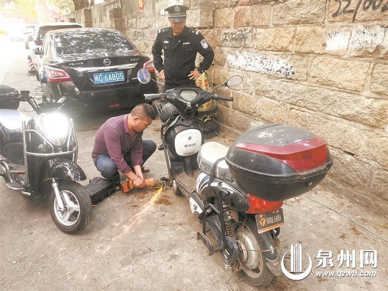 消防通道成停车场还有人在地上钻孔安装螺丝扣“占位”