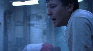 20年前,影史最长寿的恐怖片诞生了!小成本奇迹的系列传奇之始《电锯惊魂》