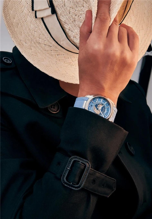 欧米茄海马系列SeamasterinSummerBlue，奏响蓝色狂想曲