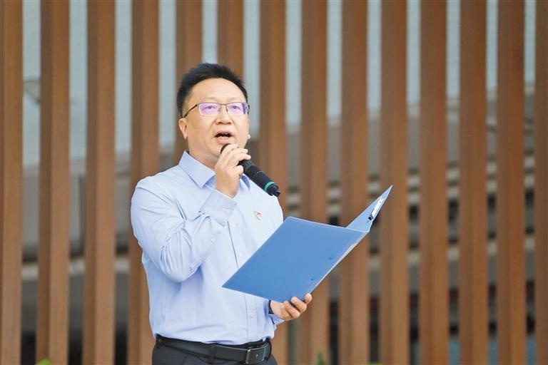 深圳毛展煜,深圳市平湖中学校长毛展煜