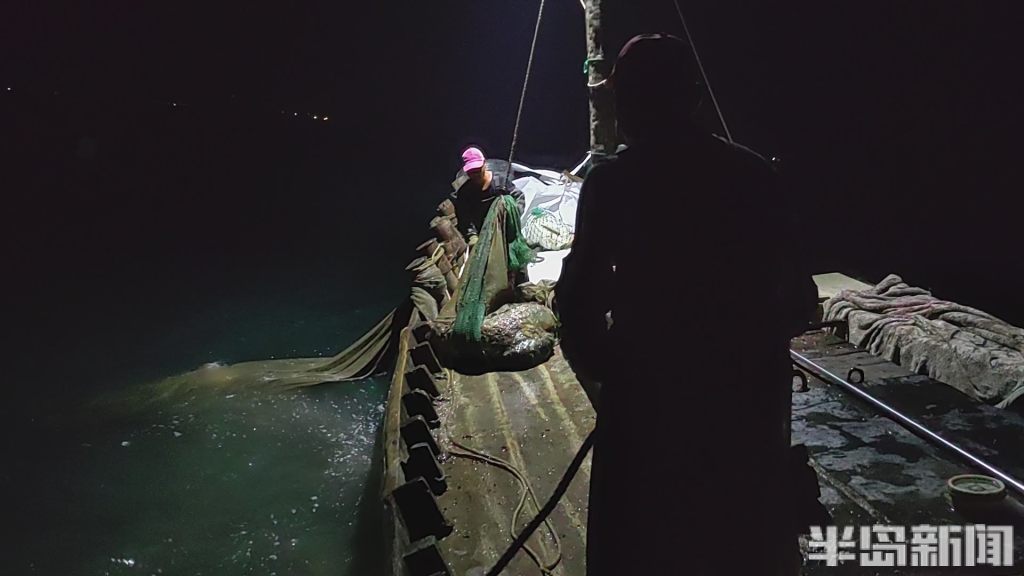 青岛开海渔船出海视频,青岛小港渔船出海