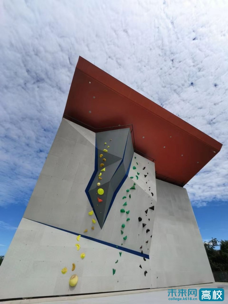 成都体育学院荣获“首届四川省美丽校园”光荣称号