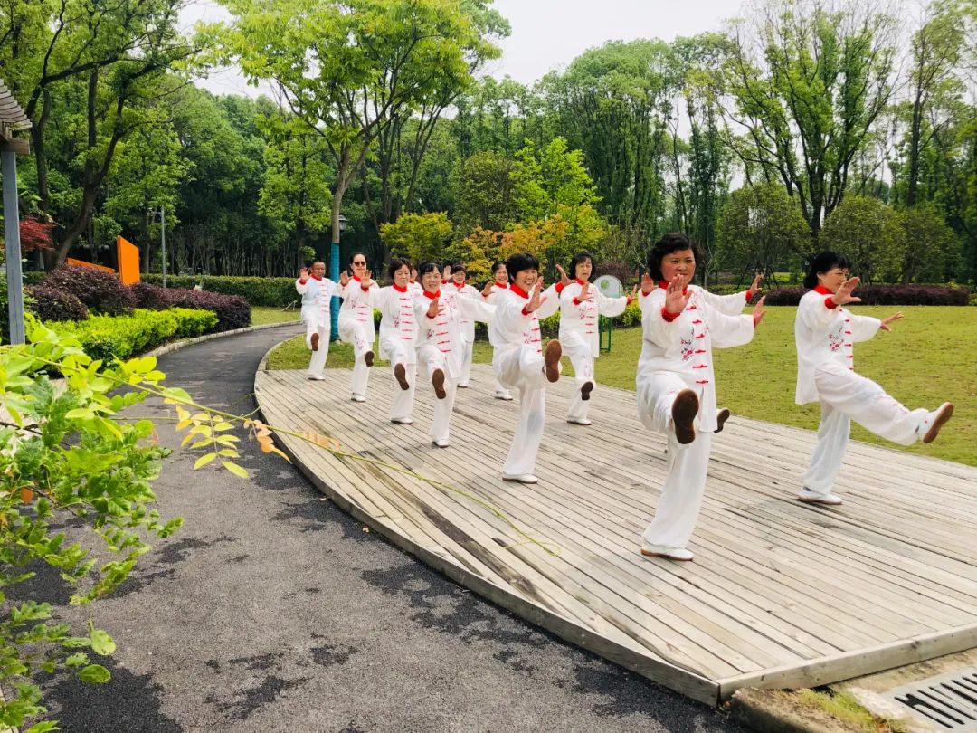 游泳馆体育中心,游泳馆里游泳健身