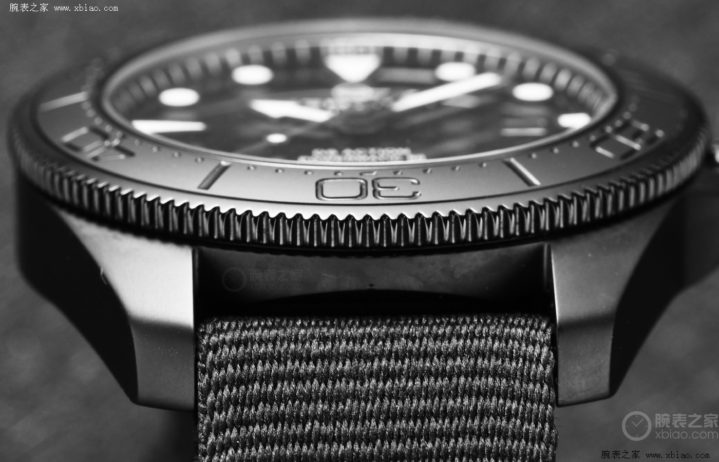 深海中的一抹暗影品鉴陶瓷海龟FULLBLACK潜水表