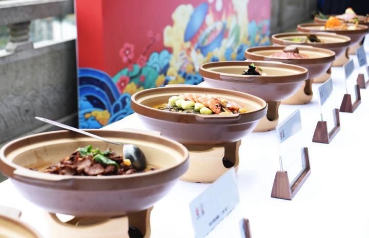 200名“尔滨”教练空降临安带滑雪，吃天目暖锅、泡湍口温泉……