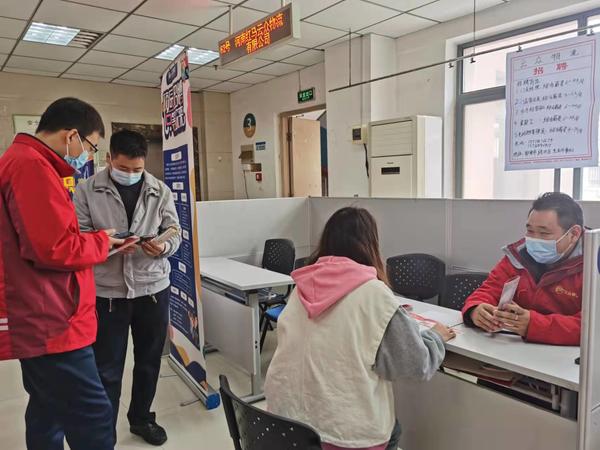 郑州线下招聘受疫情影响较大，@求职者：双“11”逛人才市场找工作啦