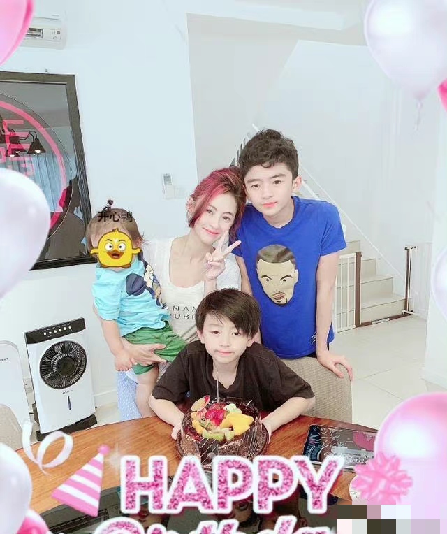 张柏芝手臂伤疤被曝照片,张柏芝被自家宠物狗咬伤视频