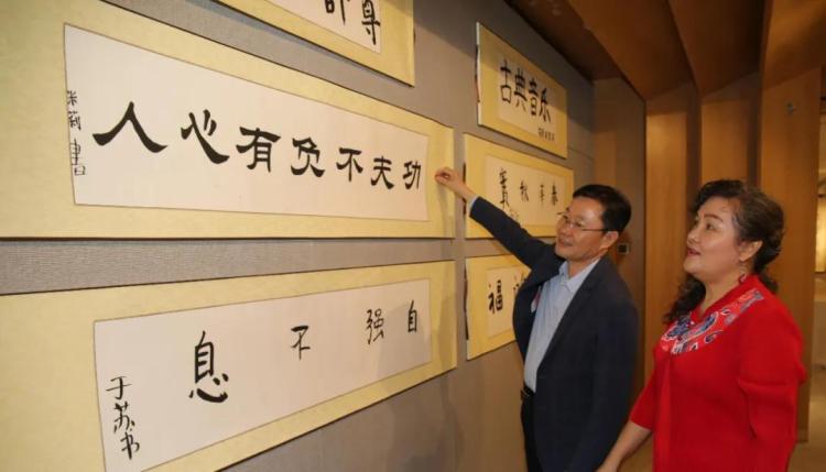 第四届东方杯书法比赛视频,外国人书法大赛东方杯