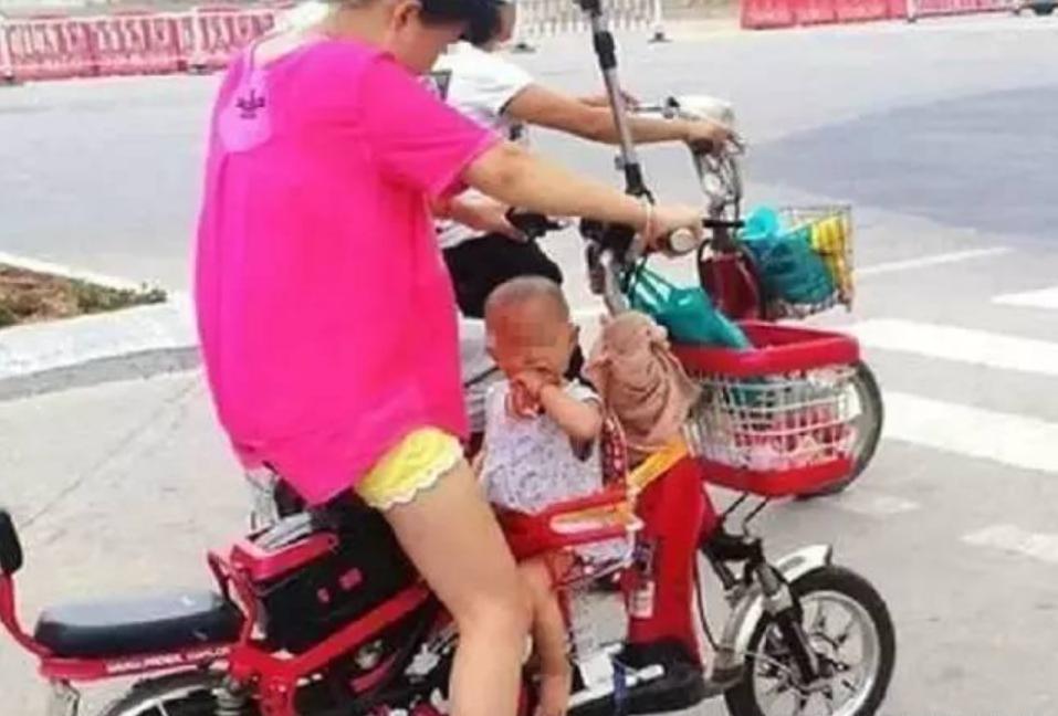 「交通曝光台」福清这些家长请长点心吧！骑二轮不能这样载孩子