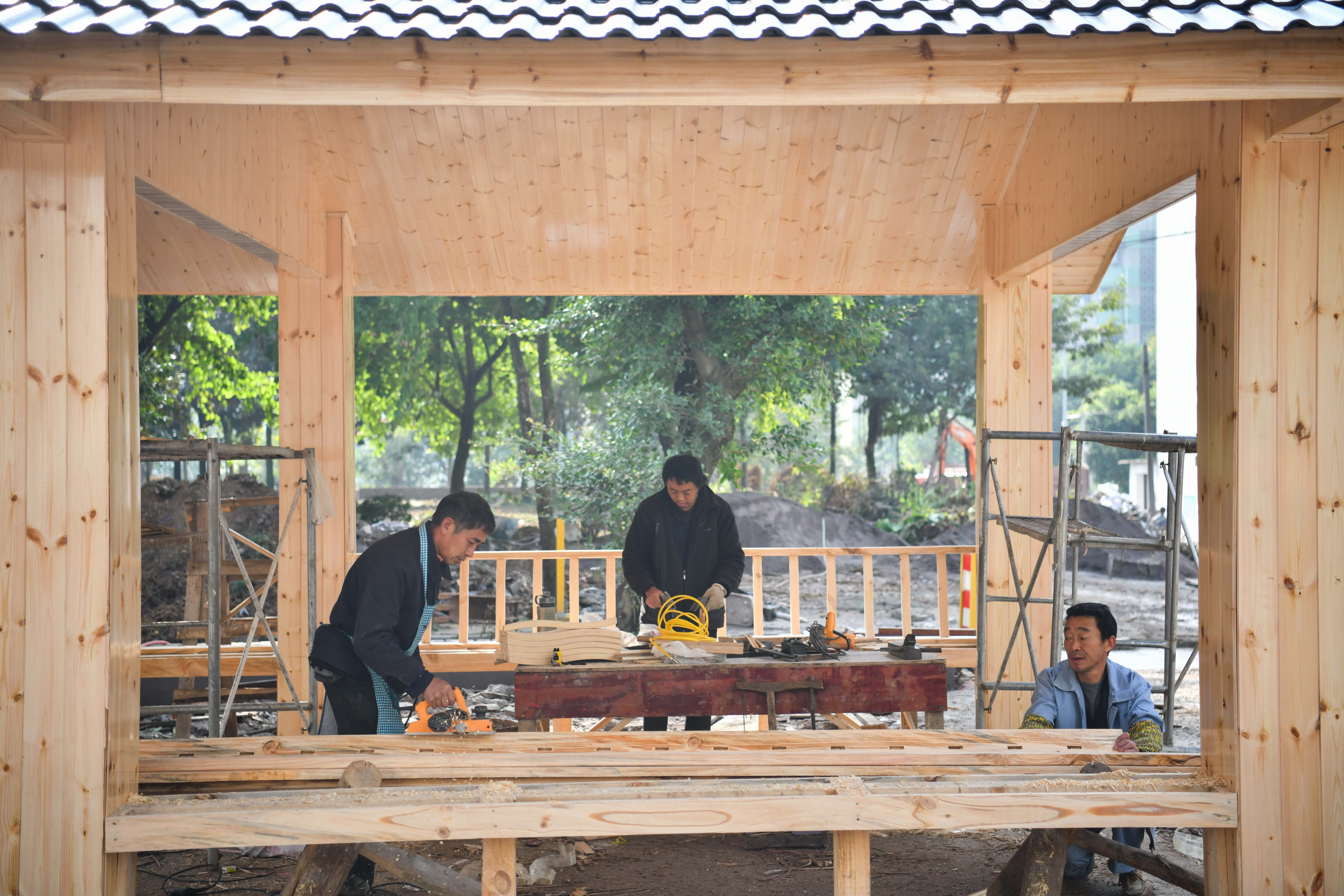 心系居民办实事为民排忧,心系群众办实事