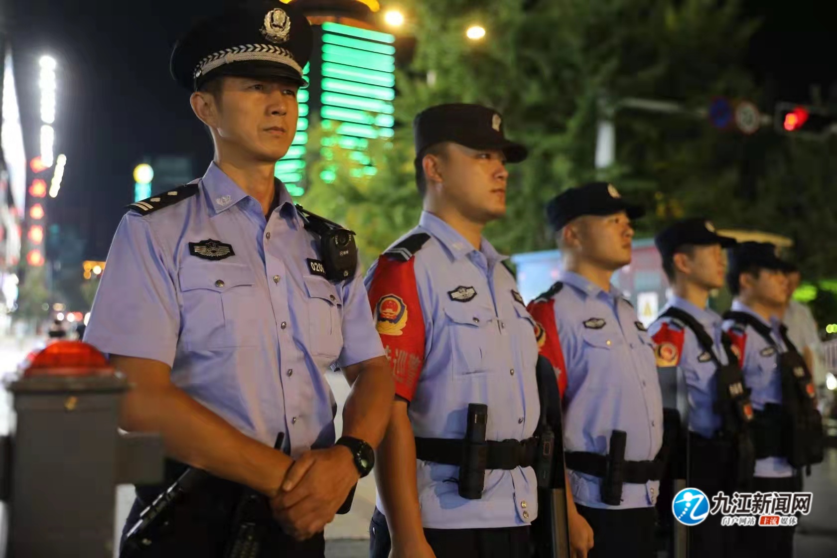 「全国最美家庭」胡海金家庭:“警察蓝”和“医护白”完美组合