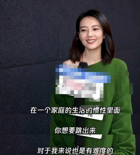 高圆圆沙滩写真曝光,身材颜值似少女,和赵又廷恩爱诠释“完美伴侣”