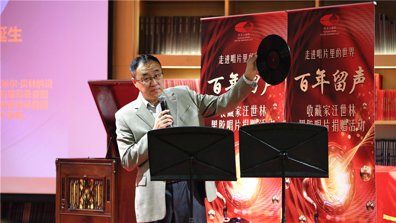 黑胶唱片持续回潮，薄薄的碟片缘何让人们念念不忘？