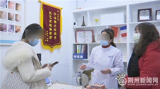 女大学生体验沉浸式皮肤护理,女大学生体验美容院