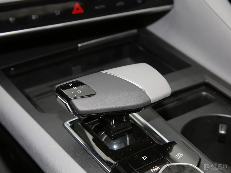 15万2.0t落地的轿车,第二代长安cs75plus哪款性价比高
